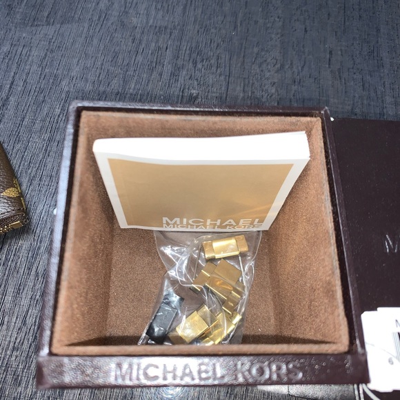 MICHAEL KORS Golden Runway Watch Glitz - Picture 4 of 5